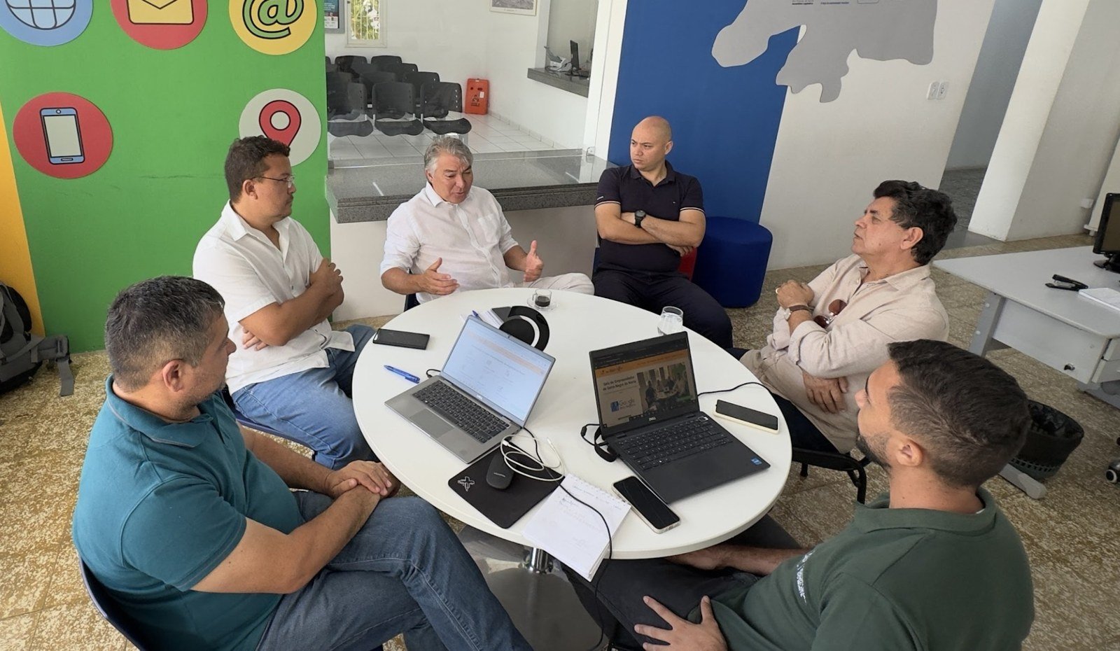 Equipe em encontro de gestão